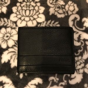 *NEW* FOSSIL wallet